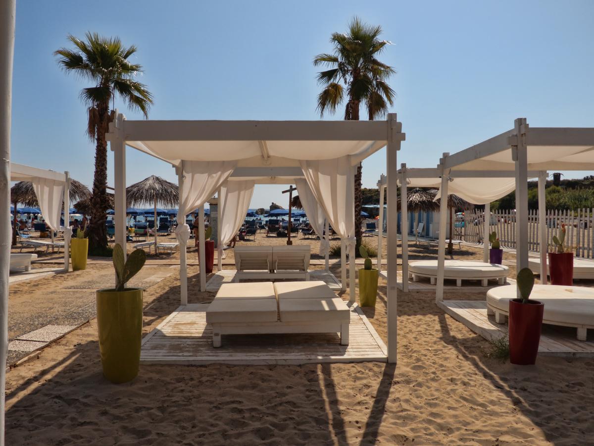 Futura Club Spiagge Bianche Hotel Fontane Bianche Exterior photo